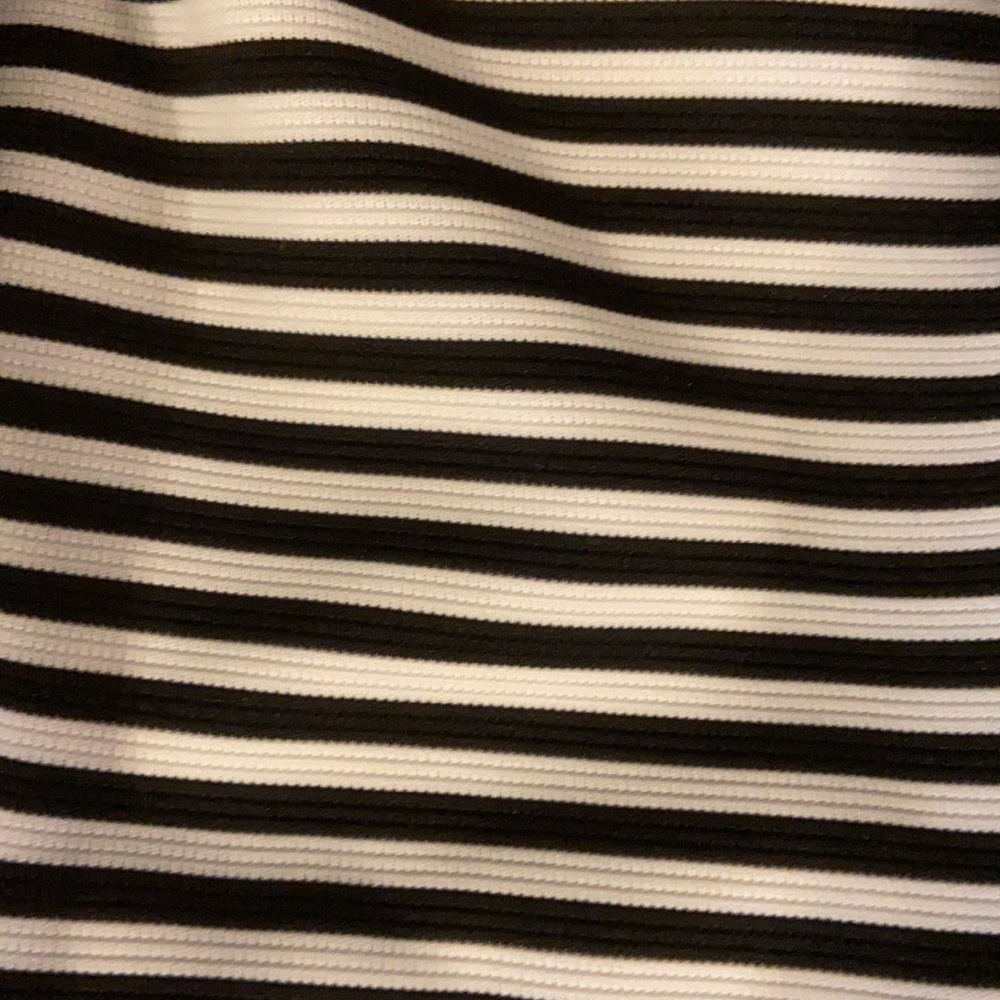 Cute open back black and white dress - Picture 6 of 6